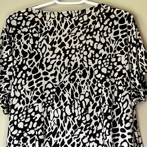 Elementz Black / White Short Sleeve Blouse Size 3X - Picture 8 of 12